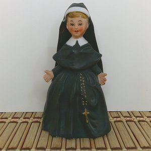 Lefton Porcelain Nun Figurine Postulant Vintage 4" Bisque